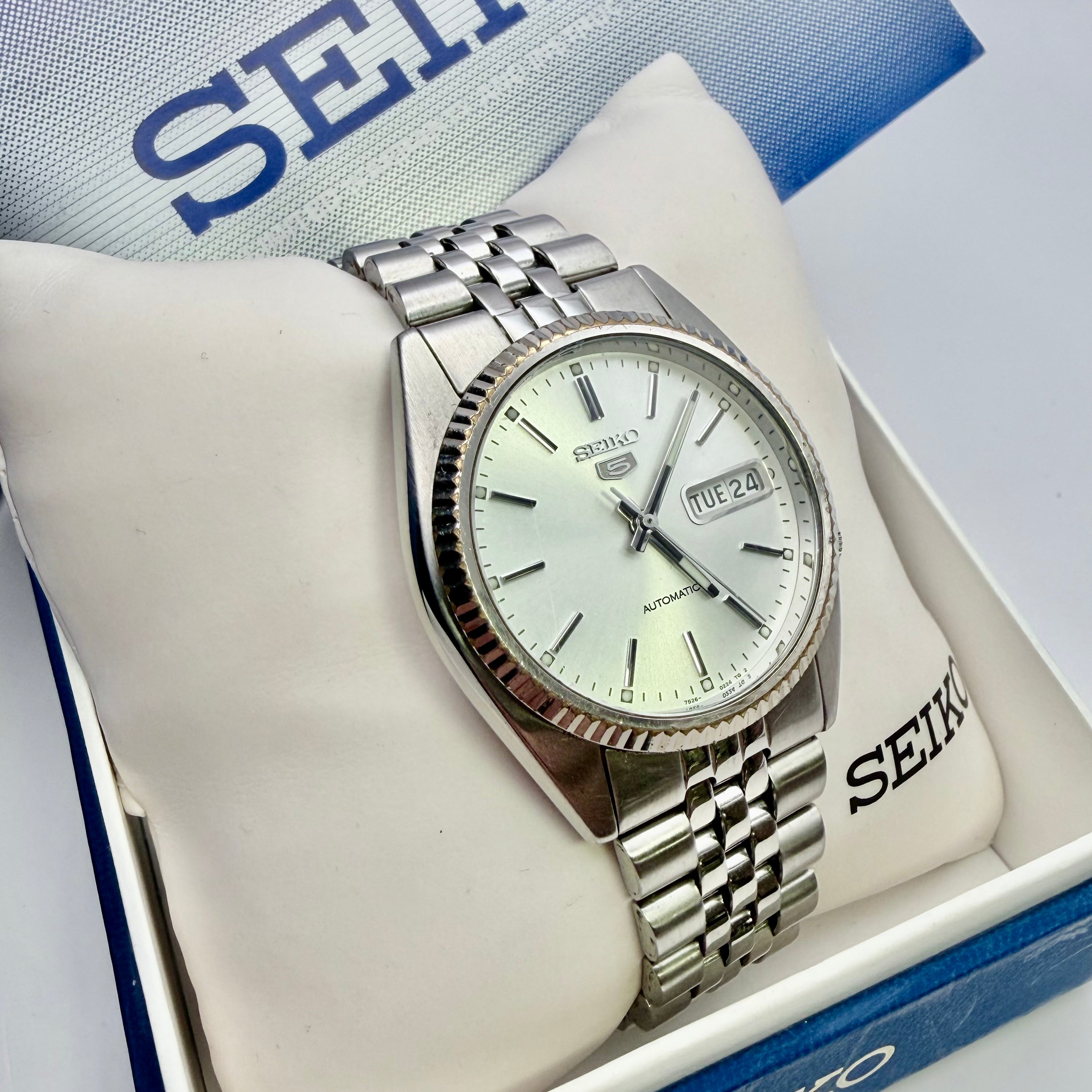Seiko 5 Automatic Day/Date - Silver Dial - Full Set