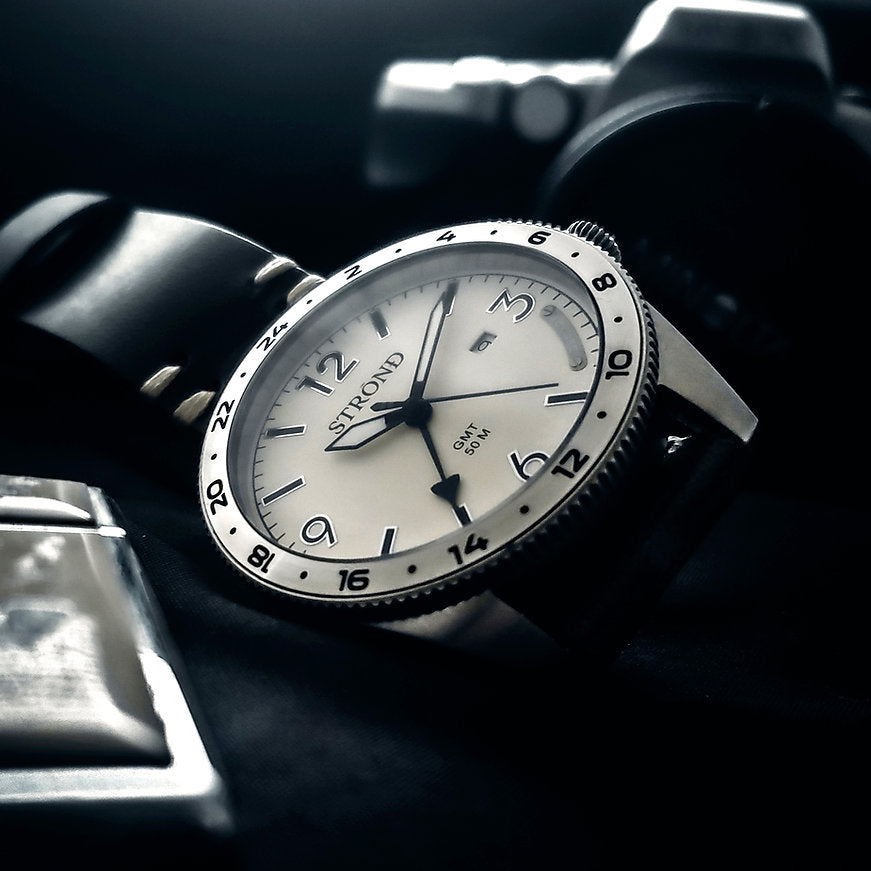 STROND SSC-101 GMT – Stainless Steel & White Dial Concorde Edition