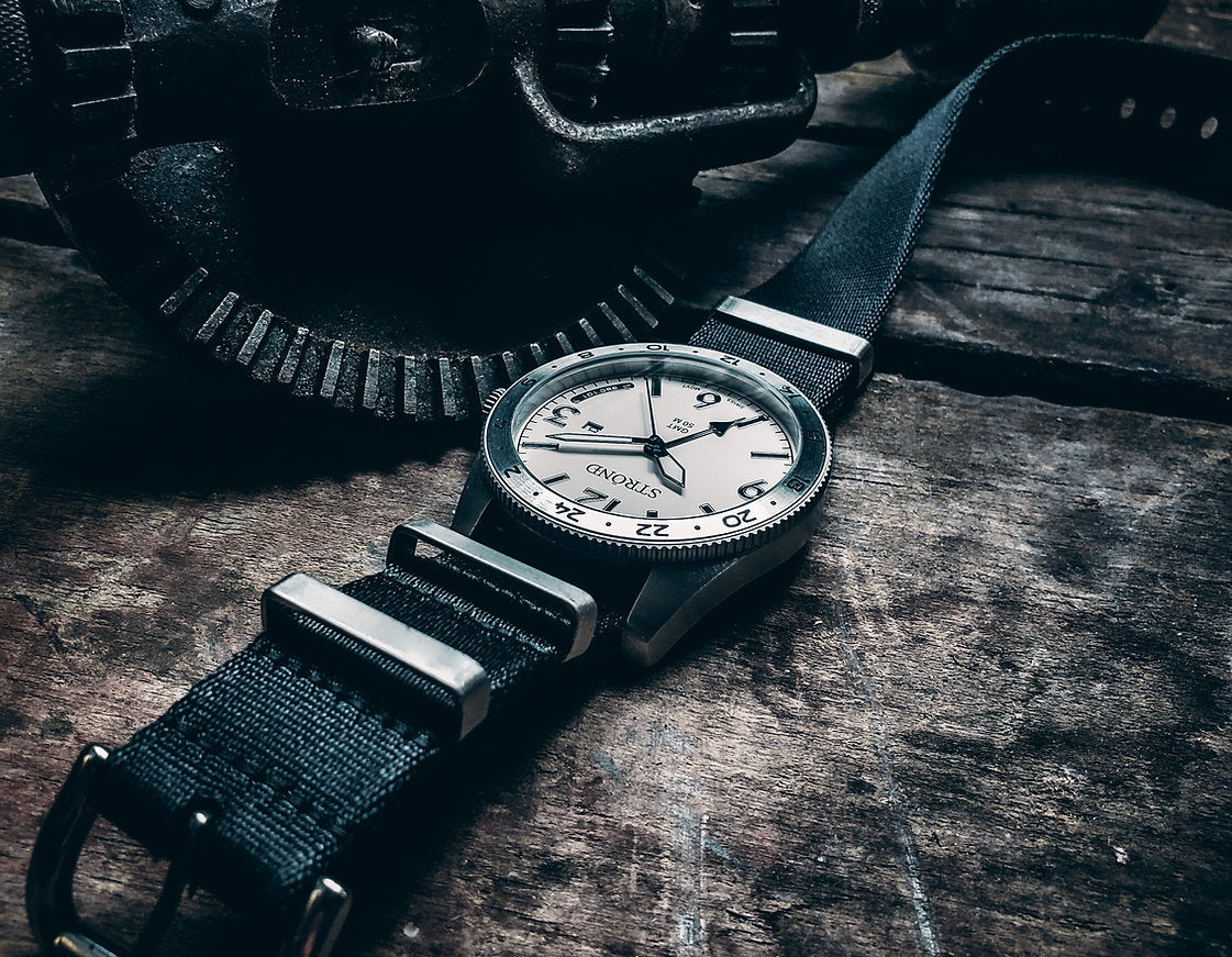 STROND SSC-101 GMT – Stainless Steel & White Dial Concorde Edition